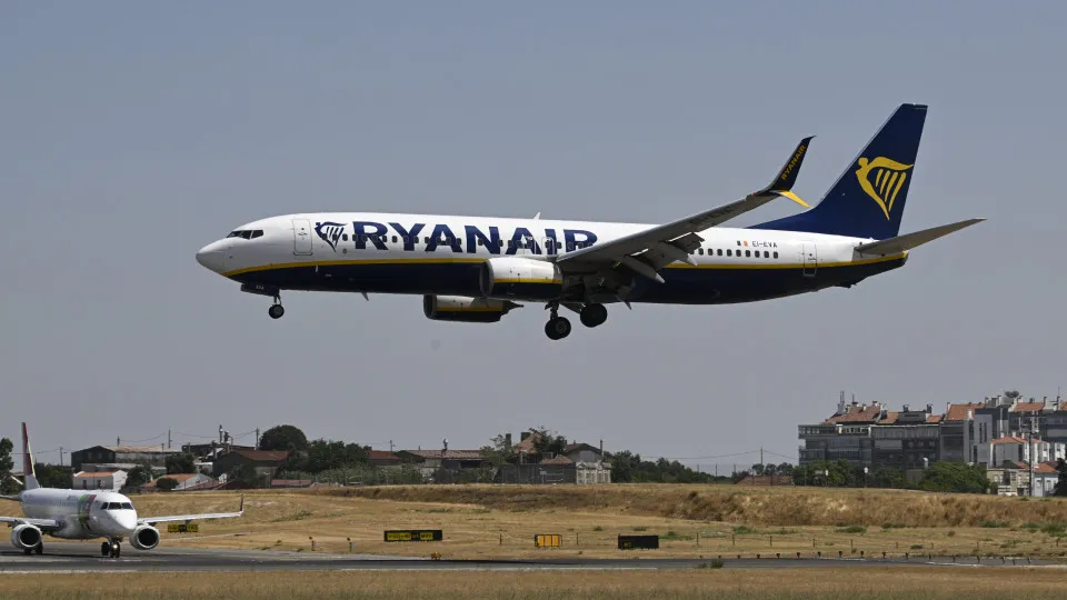 Ryanair transportou 13,3 milhões de passageiros em fevereiro