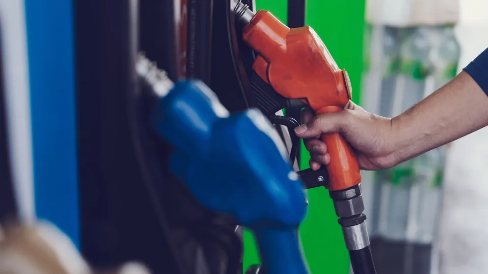 Suécia anuncia redução dos impostos sobre os combustíveis