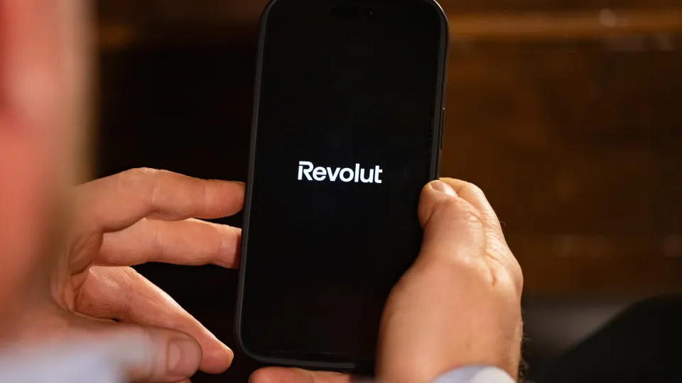 Tem conta na Revolut? Explicamos o que você deve fazer ao