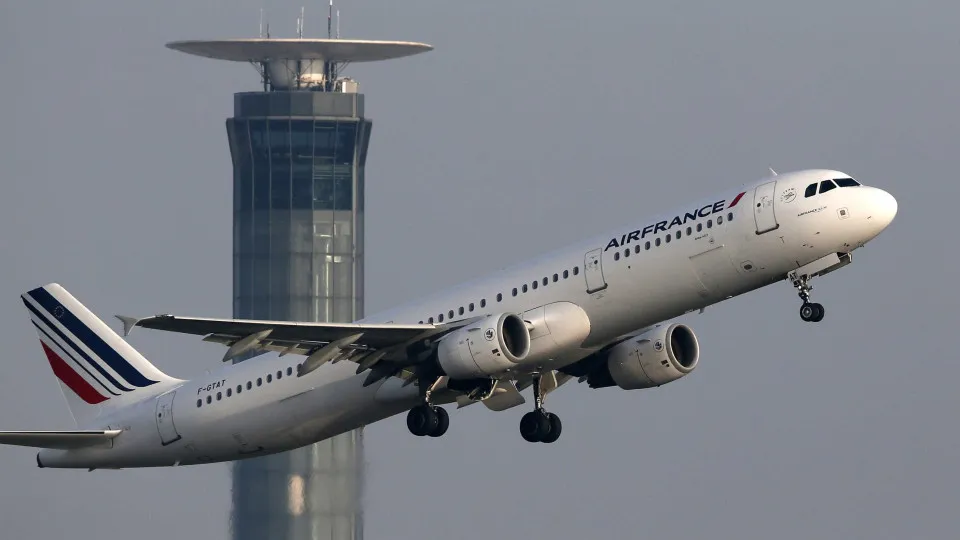 Tráfego aéreo sobe 3,6% na UE com receios de queda face à