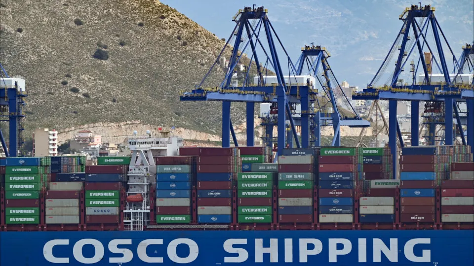 Transportadora marítima chinesa Cosco retoma envios para