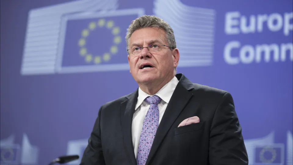 UE diz acreditar que EUA respeitarão acordo comercial