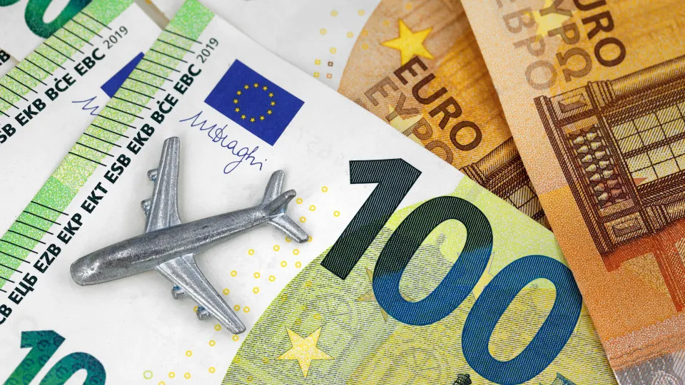 Viajar (também) fica mais caro em 2026: Companhias aéreas