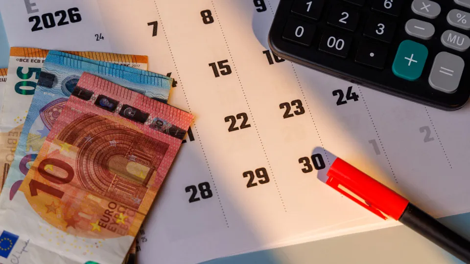 Você recebe subsídios ou pensões? Confira aqui as datas de