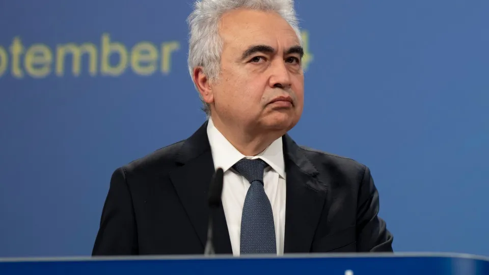 AIE avisa: "Europa só tem reservas de jet fuel para seis