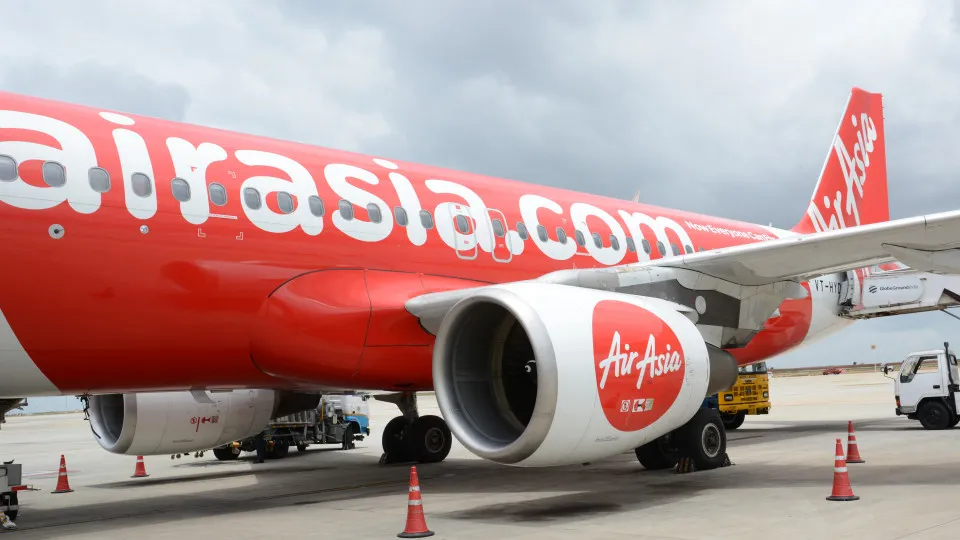 AirAsia X aplica sobretaxas de combustível perante crise