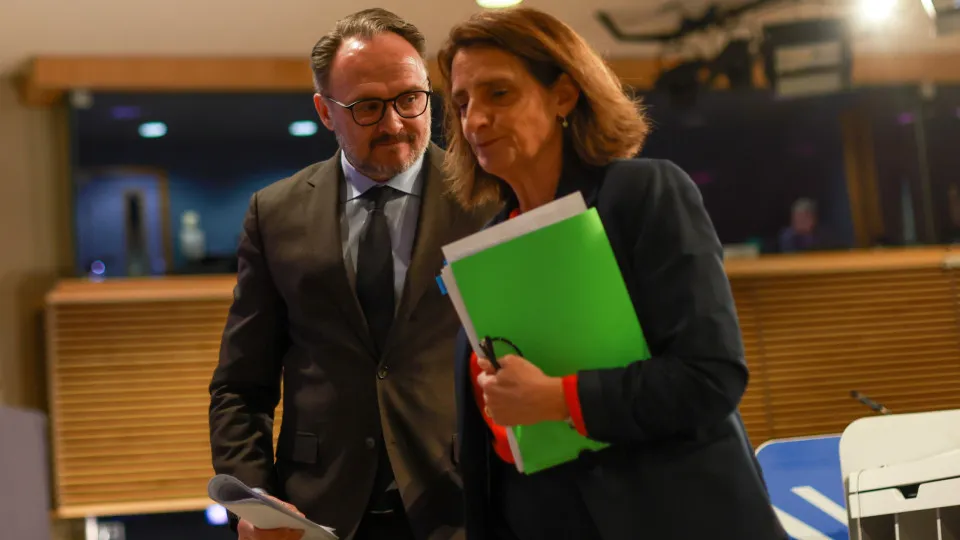 Bruxelas admite impostos nacionais sobre lucros