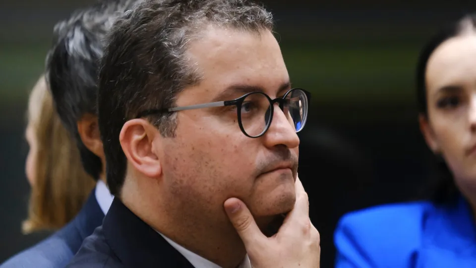 Combustíveis: Governo mantém alívio no imposto e quer taxar