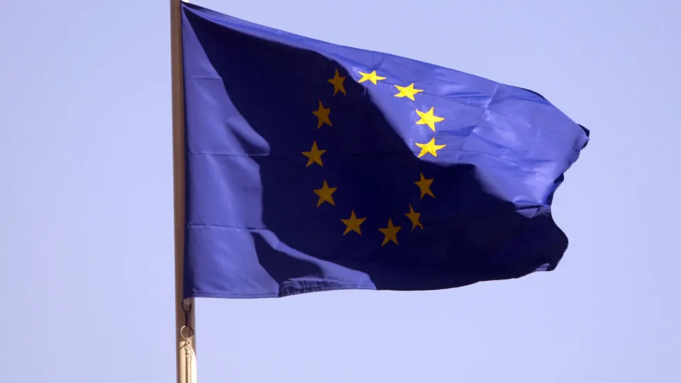 Confiança dos consumidores da UE em abril no nível mais