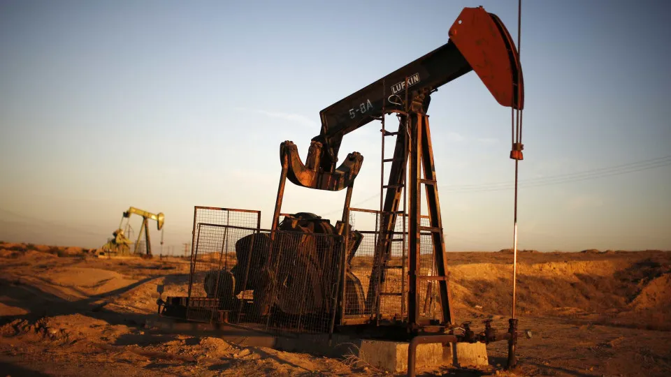 Cotação do Brent para entrega em junho baixa 3,41% para