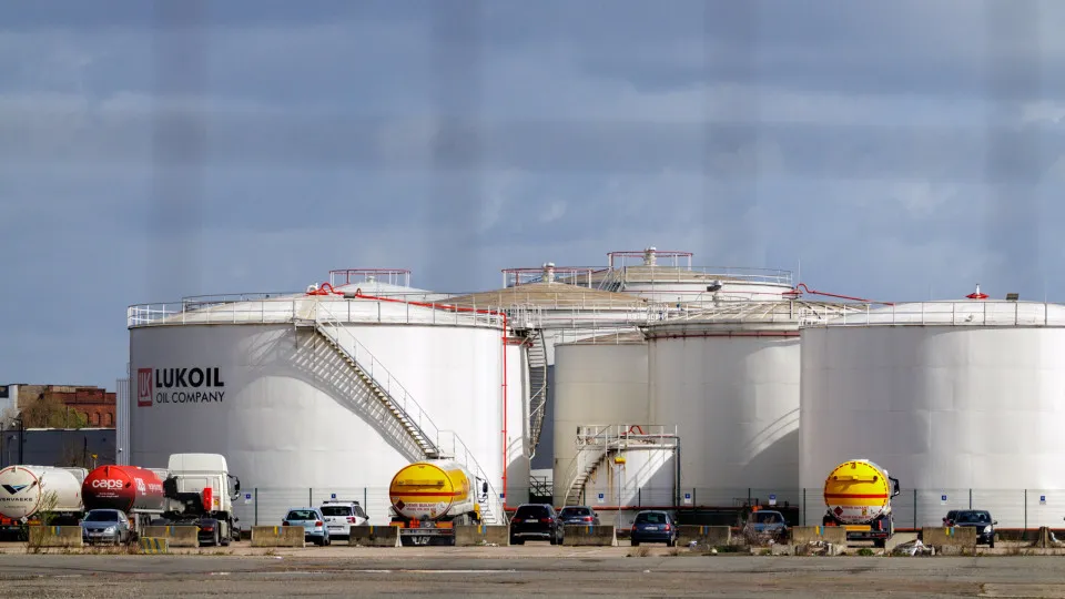 Cotação do Brent para entrega em junho sobe 3,48% para