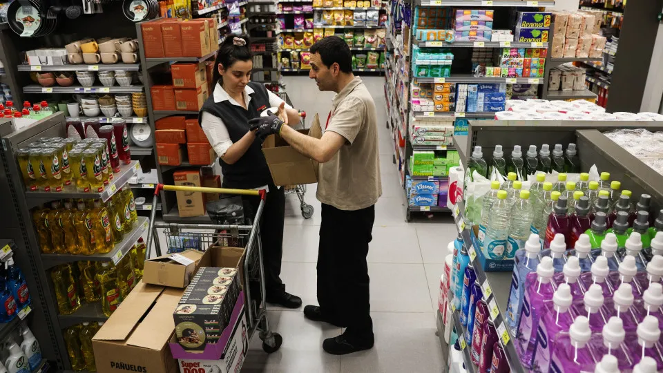 Crédito ao consumo aumenta em fevereiro para 769 milhões