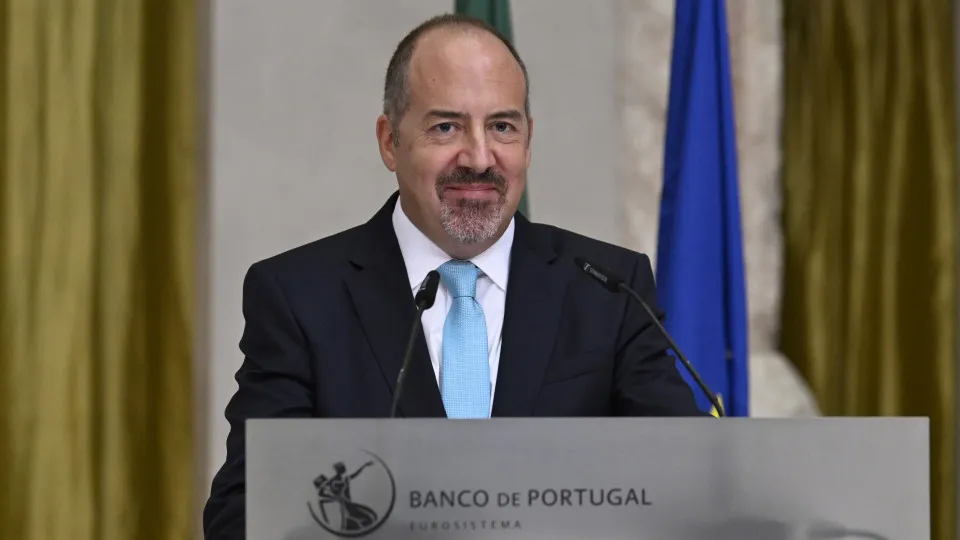Crise na restauração: Estalou o verniz entre Banco de