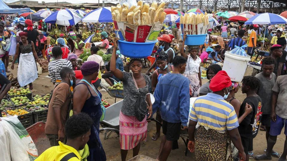 FMI vê Angola a crescer 2,3% e reduz previsão para a África