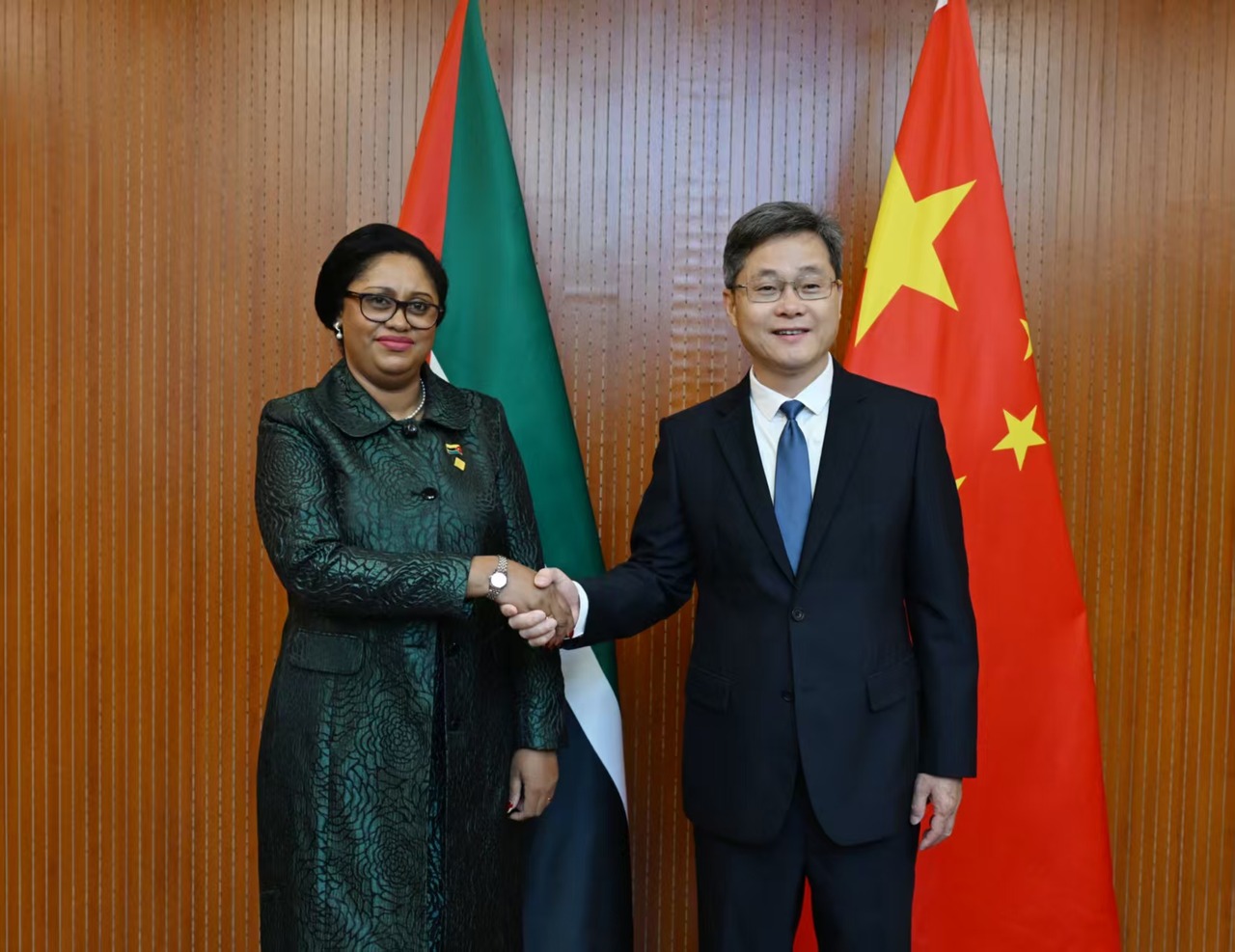 Governo Chinês Disponibiliza Mais de 100 M$ Para Projetos