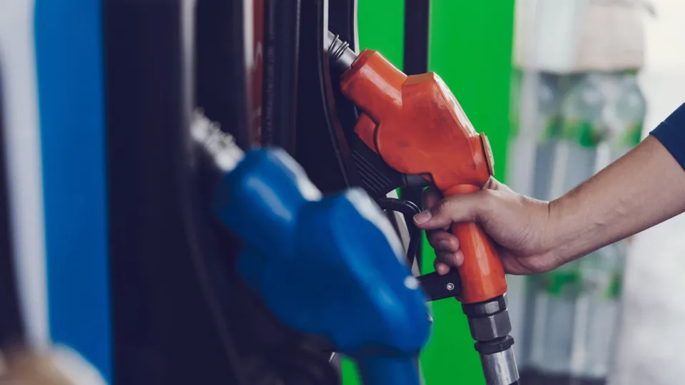 Governo mantém valor do desconto no ISP na próxima semana