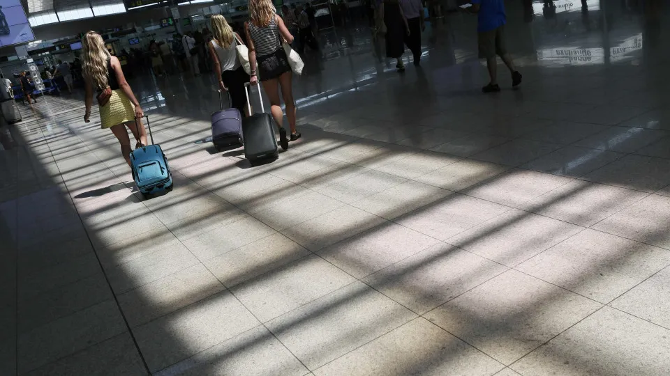 Irão. Aviação civil pede medidas urgentes para proteger