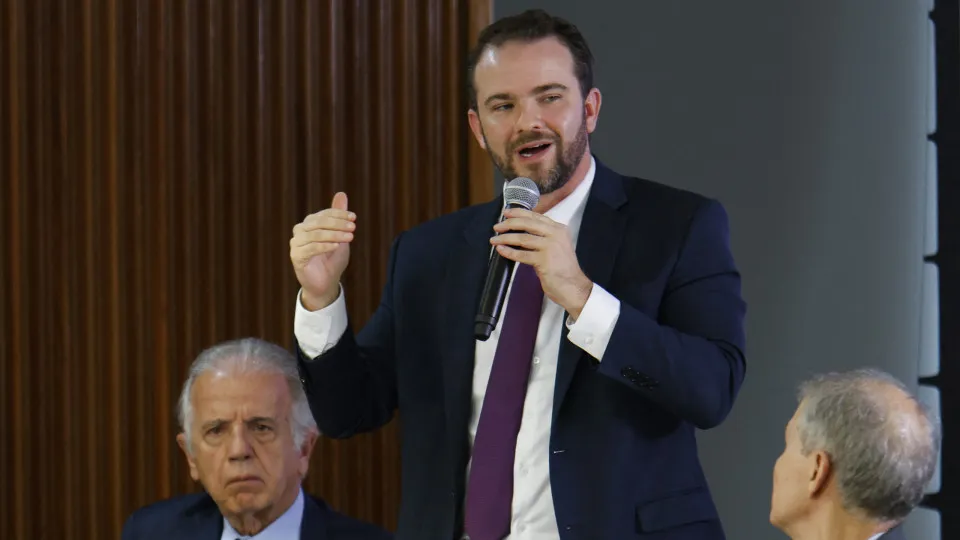 Irão? Brasil anuncia subsídios ao gasóleo, gás em botija (e