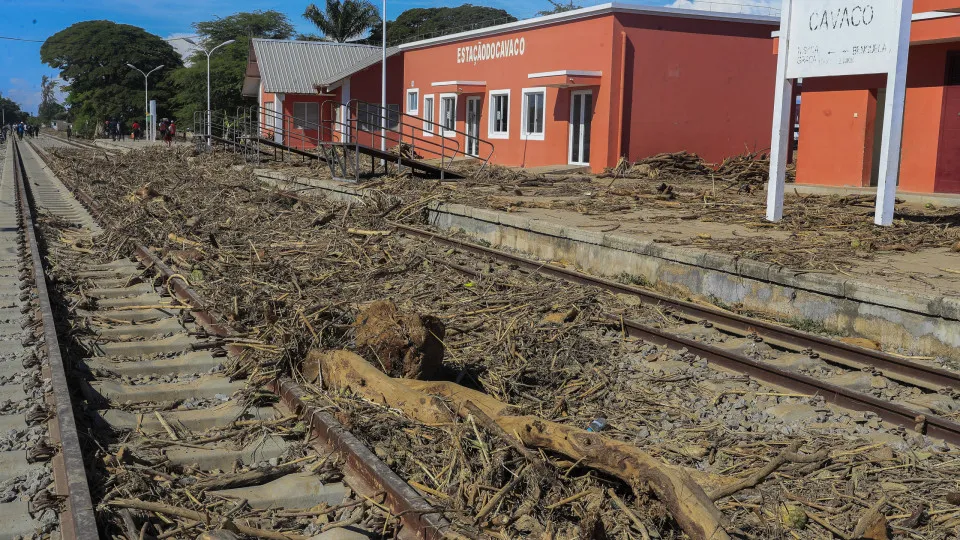 LAR assegura transporte por via ferroviária e rodoviária no