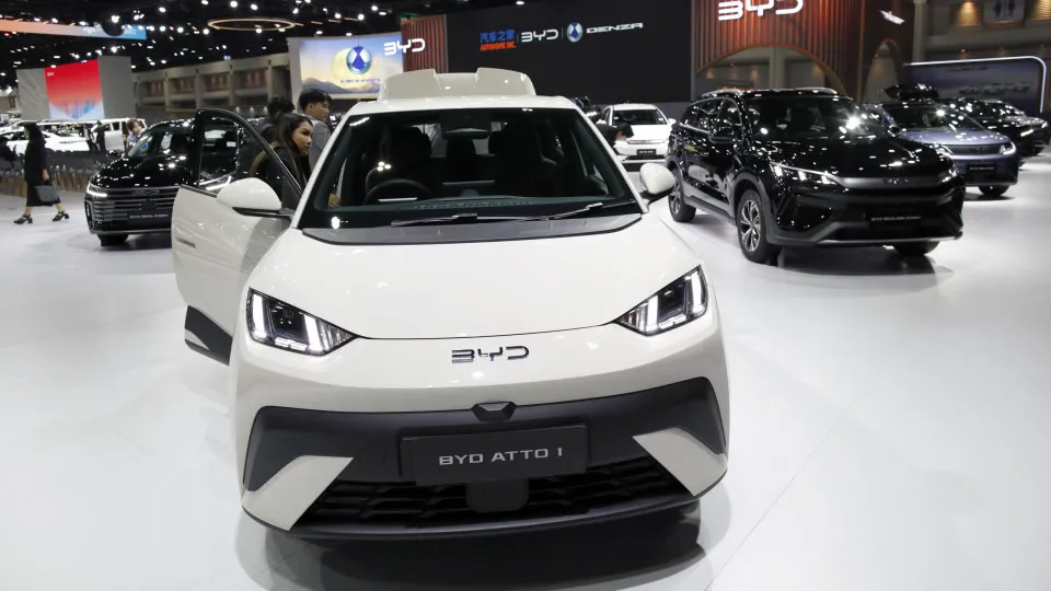 Lucro da fabricante chinesa BYD cai 55% entre janeiro e