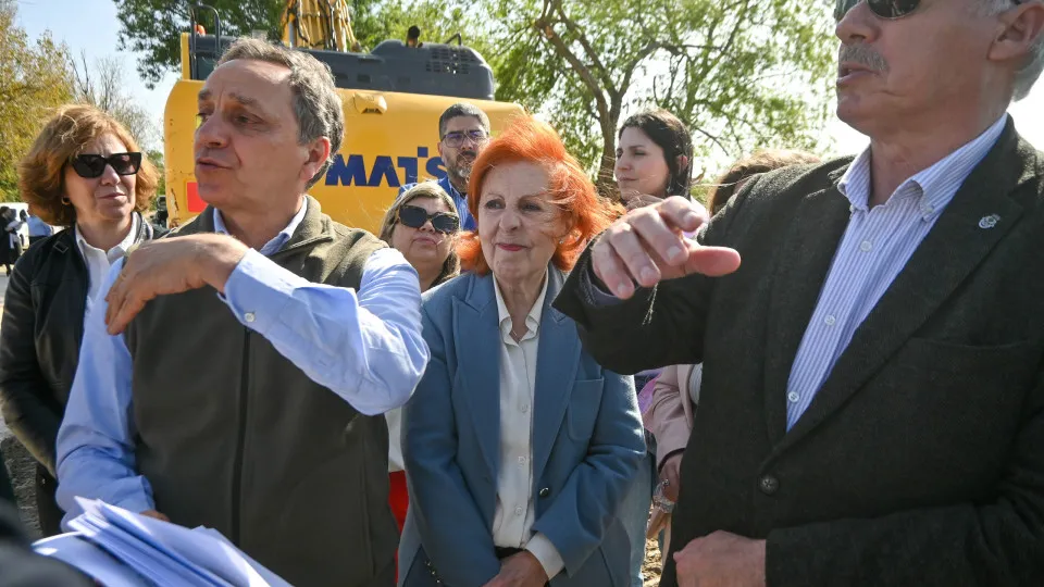 Ministra assina contratos-programa para obras em rios e