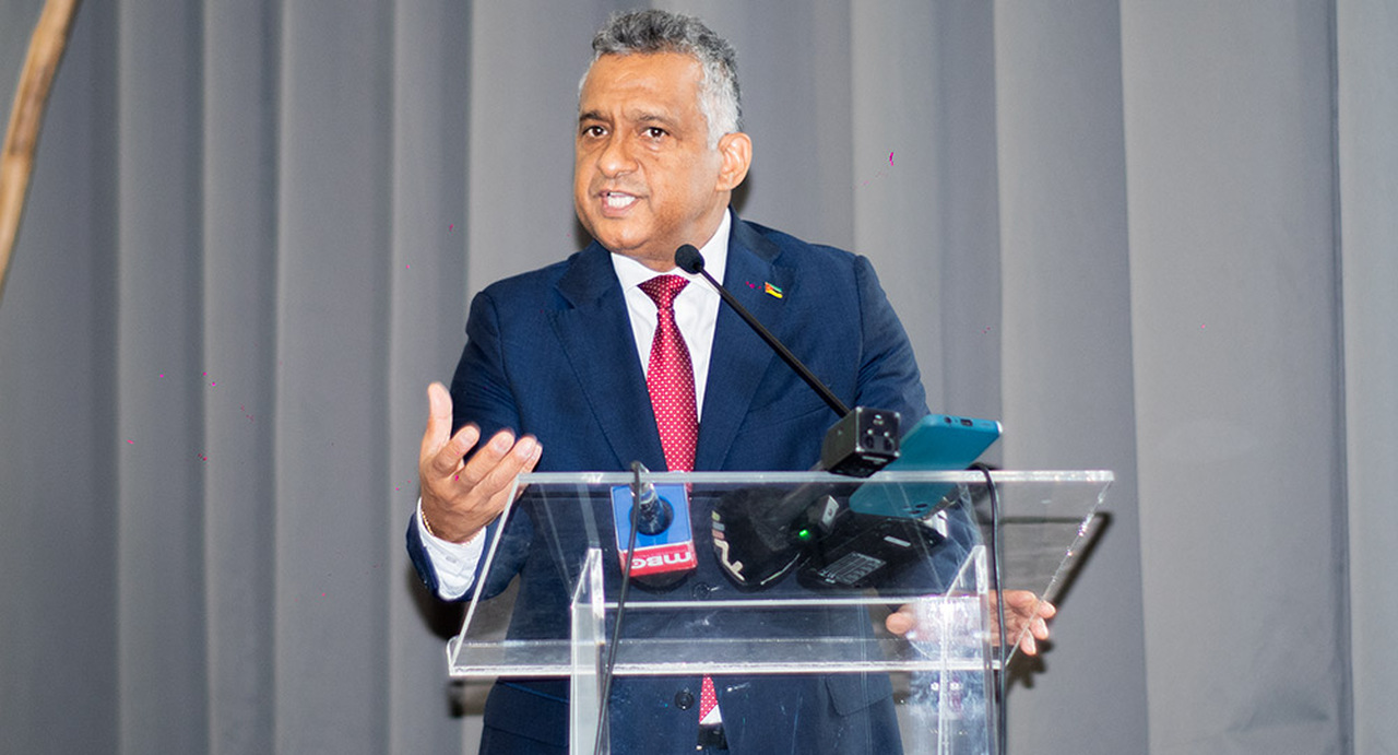 PR participa hoje do lançamento do livro "Repensar o