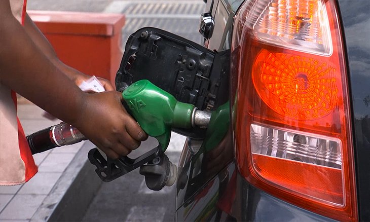 Petróleo cai mais de 15% após anúncio de cessar-fogo no Irão