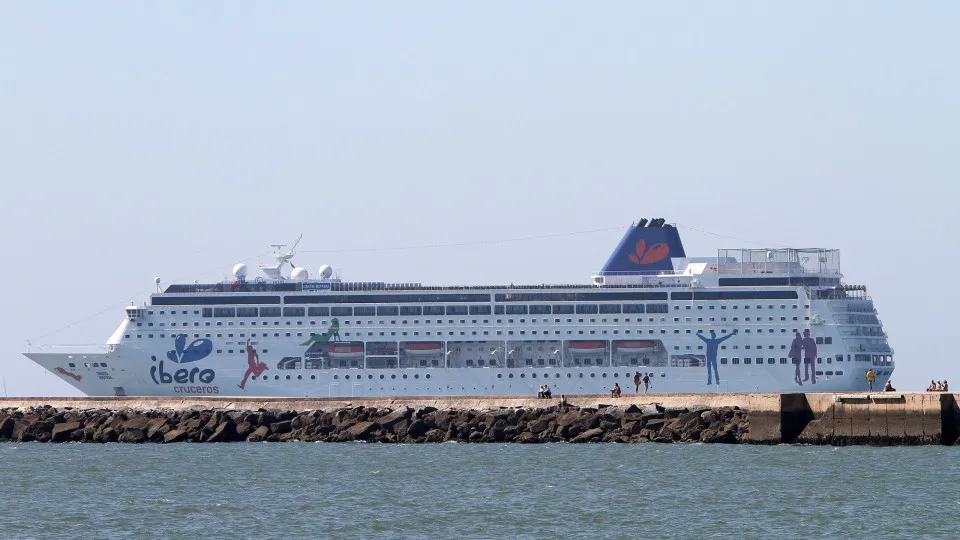Porto de Portimão recupera condições para receber navios de