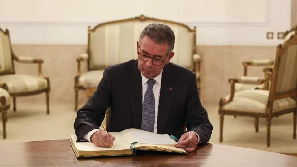Presidente promulga pagamento de 'lay-off' simplificado a