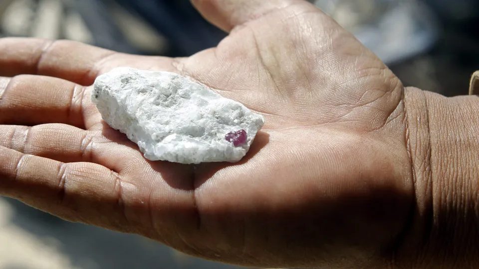 Produção moçambicana de rubis dispara para mais de cinco