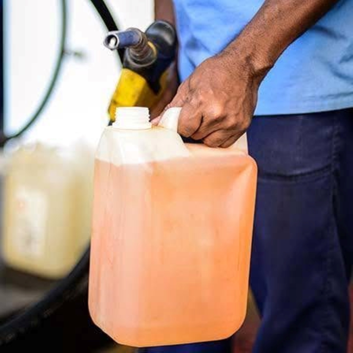 QUELIMANE: Longas filas nas bombas devido a ruptura de