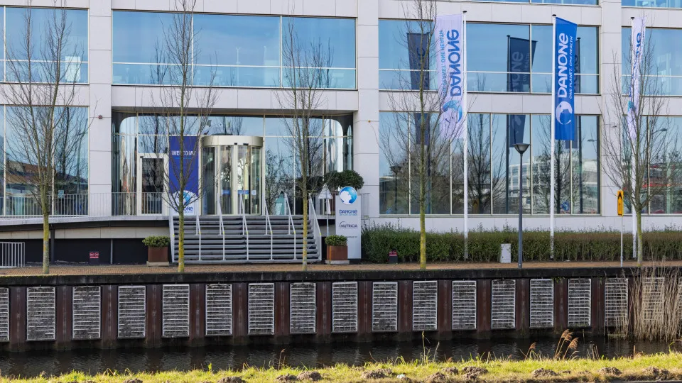 Receita da Danone caiu. "Retirada de fórmulas" afetou