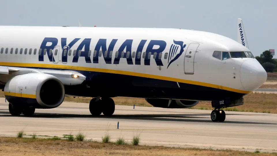 Ryanair encerra base em Berlim devido ao aumento das taxas