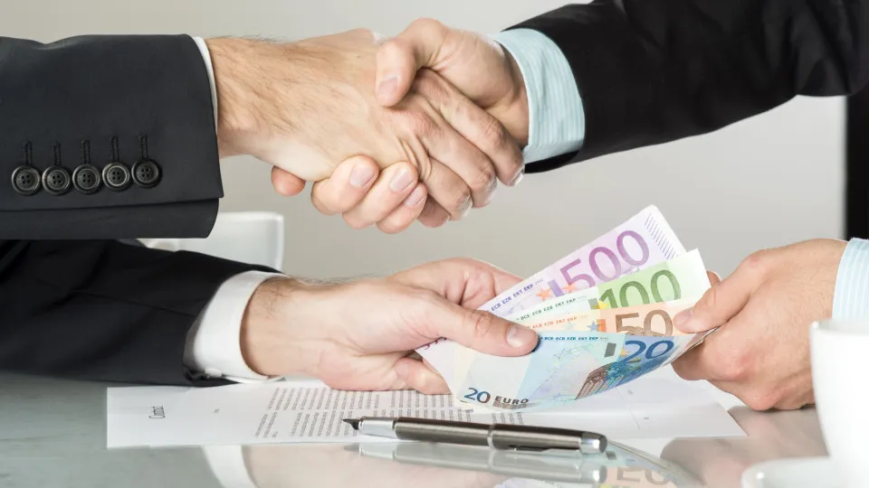 Sindicato dos quadros bancários reclama aumento mínimo de