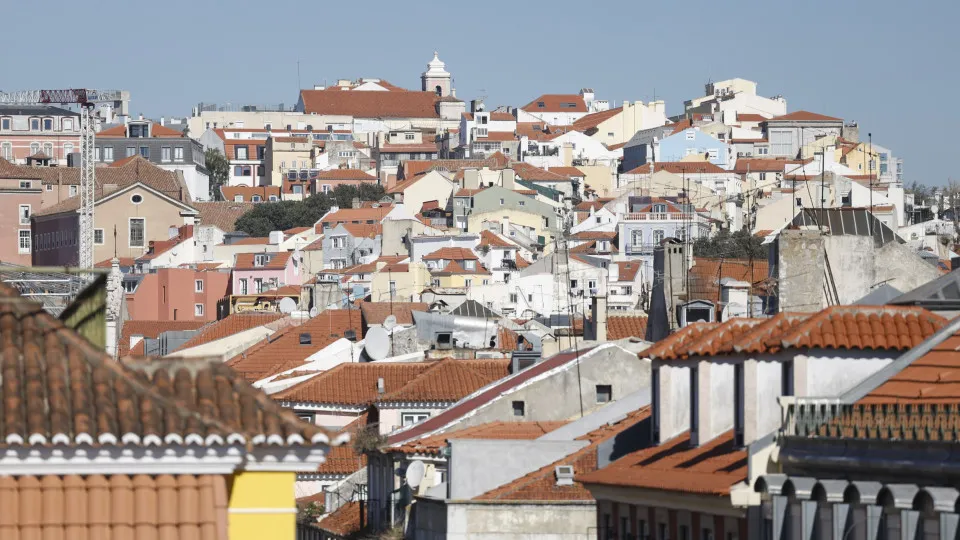 Tem crédito imobiliário? Euribor desce a três e a 12 e sobe a