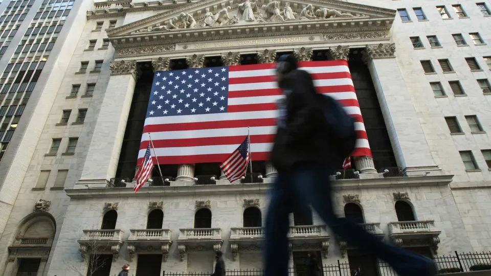 Wall Street encerra em alta um dos melhores meses dos