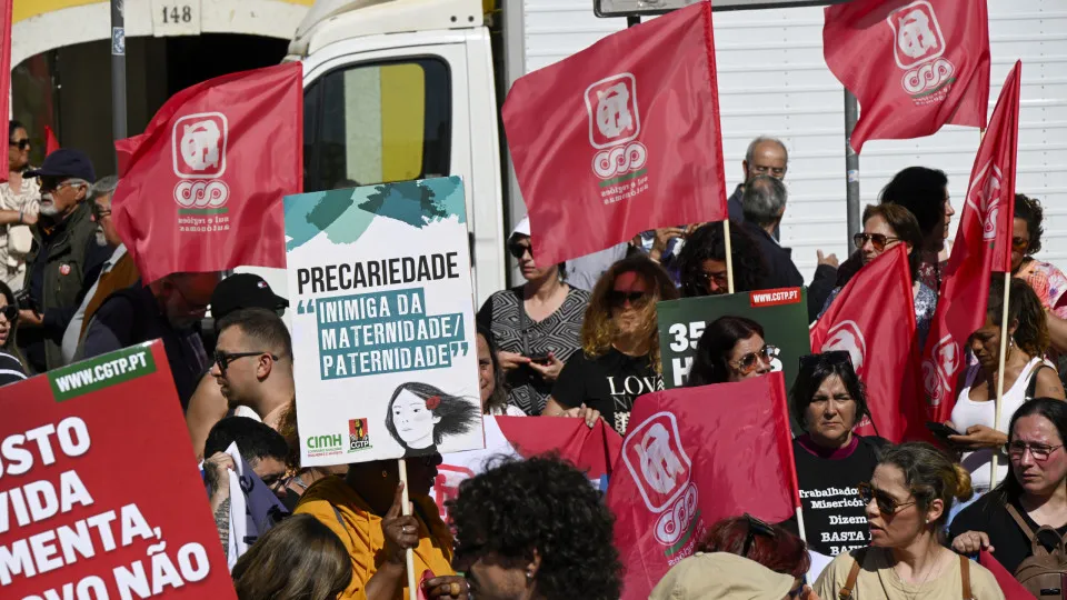 AO MINUTO: Convocada greve geral; Milhares esperados por