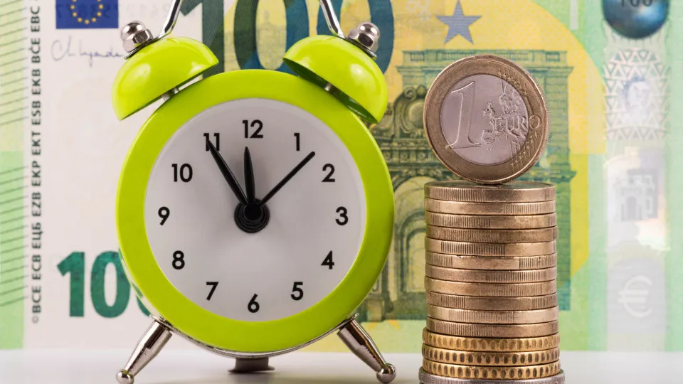 Ainda não recebeu reembolso do IRS? AT diz quanto tempo