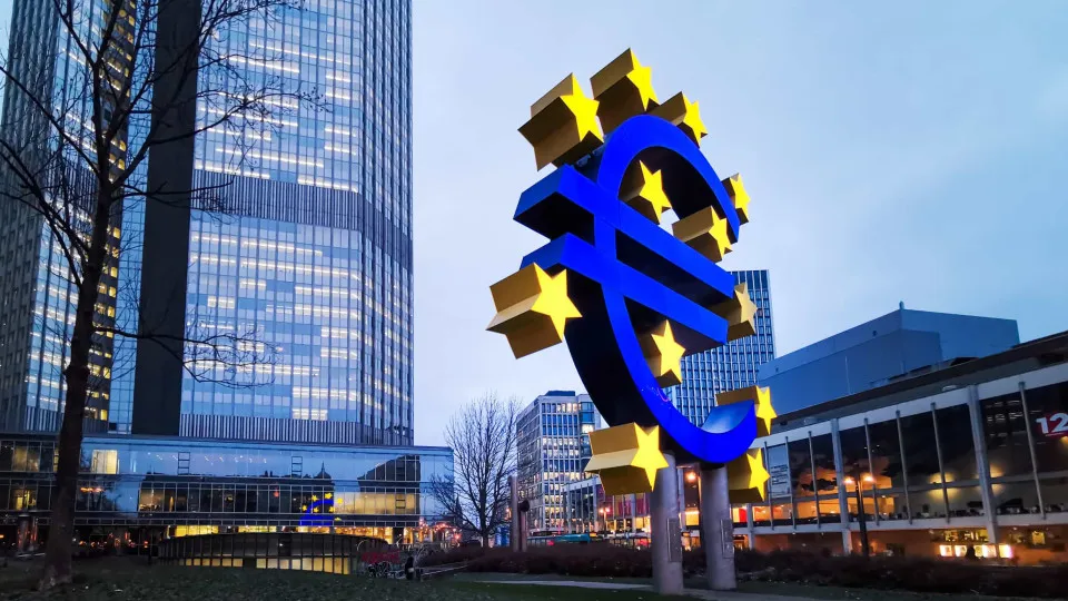 Alta do PIB desacelera para 0,8% na zona do euro e 1,0% na UE