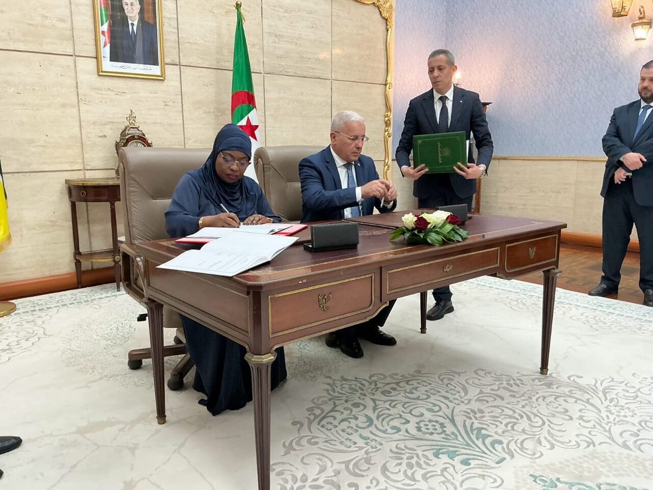 Argélia e Moçambique Querem Alargar Cooperação Parlamentar •