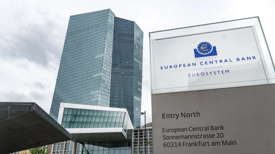 BCE: Poder militar europeu pode reforçar confiança no euro