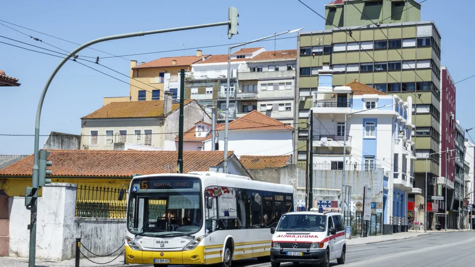 Câmara de Coimbra reduz oferta de transporte nas férias e
