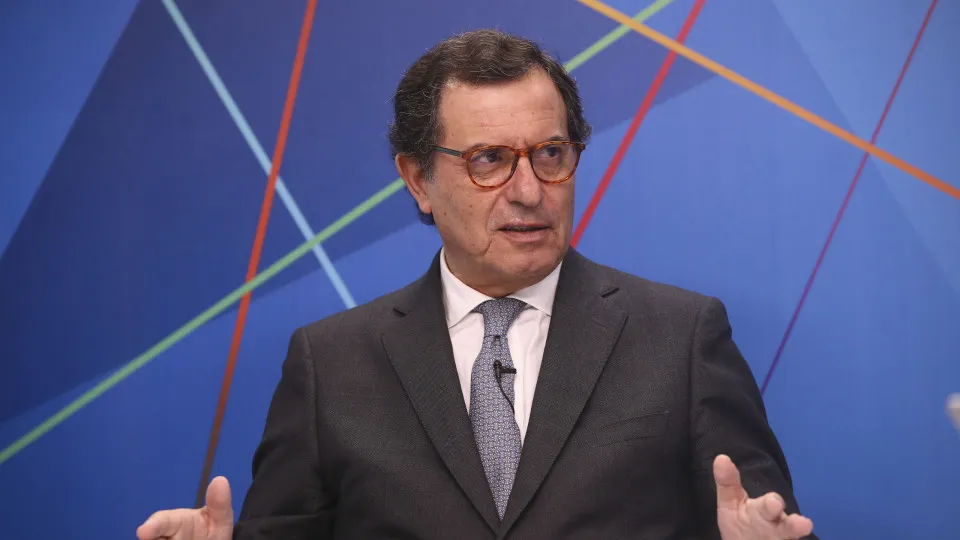 Castro Almeida: Combustível dos aviões "não será um