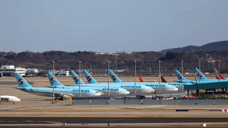 Companhia Korean Air proíbe galos a bordo dos EUA para as