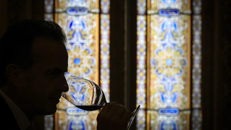 Consumo global de vinho atinge mínimos de 1957 mas em