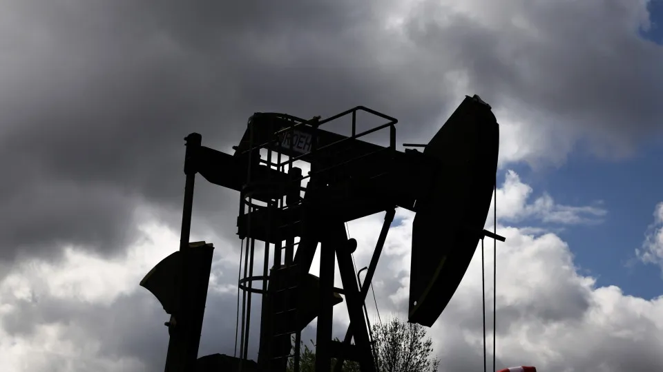 Cotação do crude para entrega em julho sobe 3,42% para
