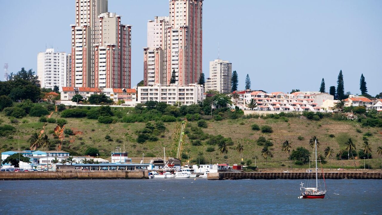 Défice Comercial Agrava-se, Reservas Externas Caem e