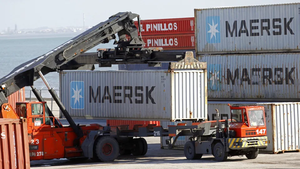 Exportações caem 6,5% e importações sobem 2,7% no 1.º