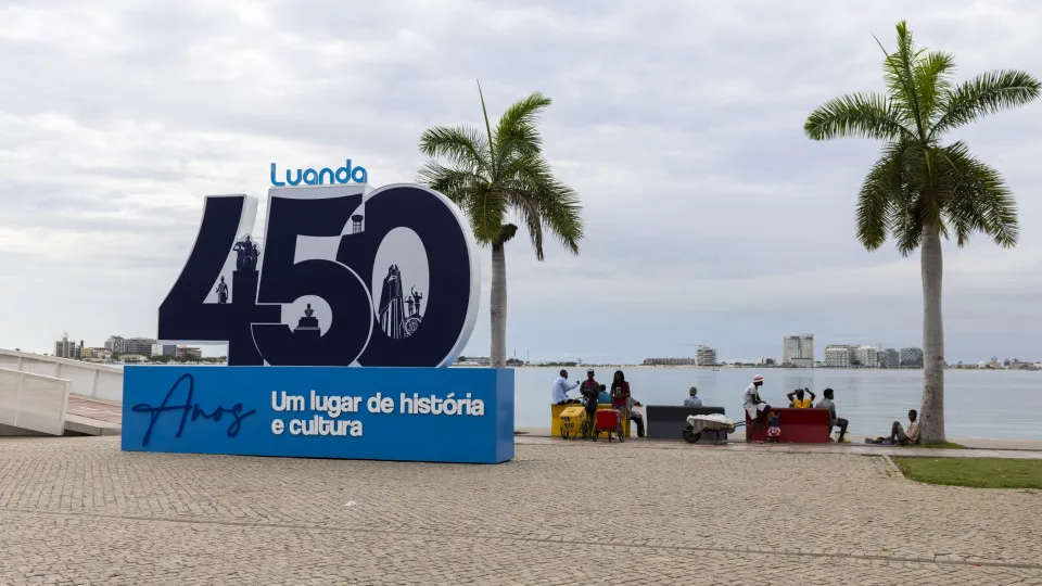 Fitch mantém rating de Angola em B- e perspectiva estável