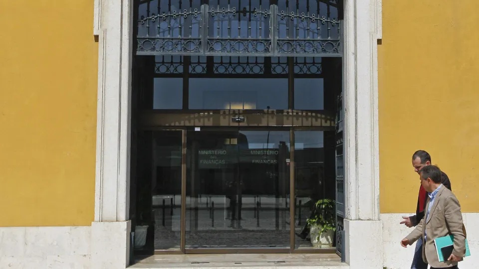 Governo alarga prazo para empresas entregarem IRC até 19 de